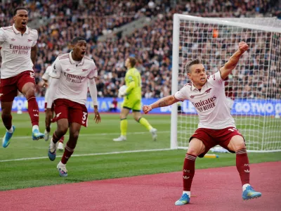 Soccer Football - Premier League - West Ham United v Arsenal - London Stadium, London, Britain - May 10, 2026 Arsenal's Leandro Trossard celebrates scoring their first goal Action Images via Reuters/Andrew Couldridge EDITORIAL USE ONLY. NO USE WITH UNAUTHORIZED AUDIO, VIDEO, DATA, FIXTURE LISTS, CLUB/LEAGUE LOGOS OR 'LIVE' SERVICES. ONLINE IN-MATCH USE LIMITED TO 120 IMAGES, NO VIDEO EMULATION. NO USE IN BETTING, GAMES OR SINGLE CLUB/LEAGUE/PLAYER PUBLICATIONS. PLEASE CONTACT YOUR ACCOUNT REPRESENTATIVE FOR FURTHER DETAILS..   TPX IMAGES OF THE DAY