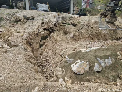 V Lani&scaron;ah se nadaljuje odvoz materiala iz plazu in oblikovanje odlomnih robov na zgornjem plazu, poteka izvedba drenaž. Foto: Občina Kamnik