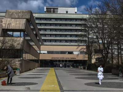 UKC - Univerzitetni klinični center Ljubljana - glavna stavba, Zalo&scaron;ka cesta 7- 23.03.202 &ndash; potresno ogrožene stare bolnice v Ljubljani - stavba.  FOTO: Luka Cjuha