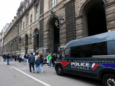 Police vehicle stands near the entrance to the Louvre museum after reports of a robbery, in Paris, France, October 19, 2025. REUTERS/Gonzalo Fuentes