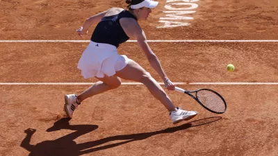 Tennis - Italian Open - Foro Italico, Rome, Italy - May 11, 2026 Ukraine's Elina Svitolina in action during her fourth round match against Czech Republic's Nikola Bartunkova REUTERS/Remo Casilli