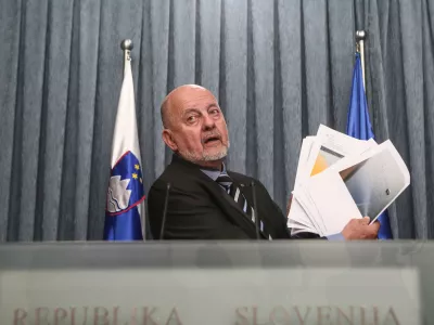 predsednik SNS Zmago Jelinčič Plemeniti - 04.07.2018 - novinarska konferenca predsednika SNS Zmaga Jelinčiča na temo slovensko-hrva&scaron;ke meje in njegove izključitve iz Sveta Evrope; //FOTO: Luka Cjuha.