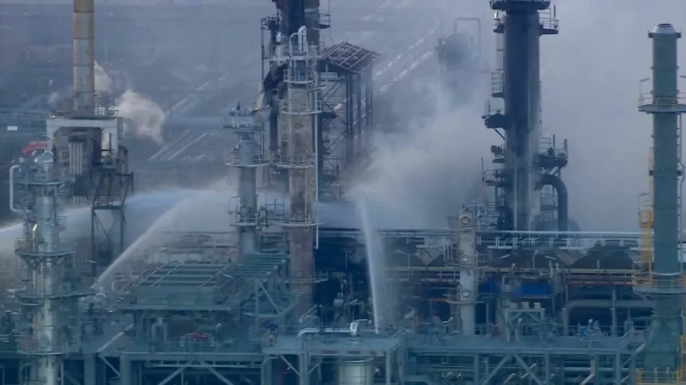 Efforts are made to douse the fire at Viva Energy Group's refinery in Geelong, Australia April 16, 2026, in this screengrab from a video. Seven Network/Nine Network/Handout via REUTERS  THIS IMAGE HAS BEEN SUPPLIED BY A THIRD PARTY AUSTRALIA OUT. NO COMMERCIAL OR EDITORIAL SALES IN AUSTRALIA. NEW ZEALAND OUT. NO COMMERCIAL OR EDITORIAL SALES IN NEW ZEALAND. PAPUA NEW GUINEA OUT. NO COMMERCIAL OR EDITORIAL SALES IN PAPUA NEW GUINEA. NO RESALES. NO ARCHIVES. NO USE AUSTRALIA, NEW ZEALAND, PAPUA NEW GUINEA-BASED INTERNET SITES, MOBILE PLATFORMS OR SITES OF MEDIA ORGANISATIONS BASED IN THOSE COUNTRIES, NVO CLIENTS/ SMH.COM.AU/ NEWS.COM.AU.   TPX IMAGES OF THE DAY