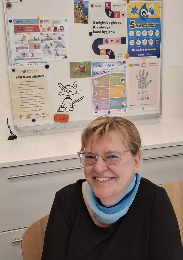 Tatjana Mrvič opozarja, da izolacijskih sob v UKC Ljubljana enostavno ni dovolj. Največja ozka grla pa so skupne sanitarije. / Foto: Meta Černoga