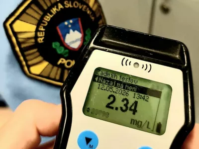 Mo&scaron;ki je brez izpita avto vozil pod močnim vplivom alkohola, namerili so mu 5 promil. 