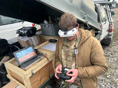 A Ukrainian drone pilot, who uses the call-sign Tarik in line with Ukrainian military regulations, flies a FPV drone during a military exercises in Gotland, Sweden, Sunday, May 10, 2026. ADDITION: adds info that Tarik is the call-sign name (AP Photo/Emma Burrows)