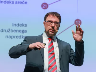 Ljubljana, Ljubljanski grad.Predstavitev publikacije Kakovost zivljenja v Sloveniji - Porocilo o razvoju 2026, ki jo je pripravil Urad RS za makroekonomske analize in razvoj.Ekonomist Peter Wostner z Urada za makroekonomske analize in razvoj.