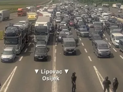 Poskus pretepa med navijači na hrva&scaron;ki avtocesti.