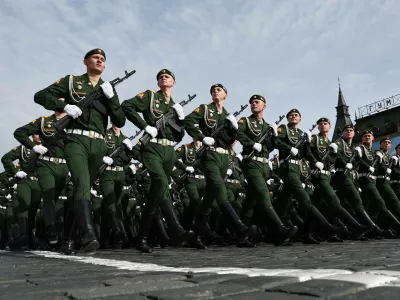 Militaeerparade am 09.05.2026 auf dem Roten Platz in Moskau Wladimir Putin feiert die kuerzeste Parade seit dem Fall der Sowjetunion. Victory Parade on Red Square,Militaerparade am 09.05.2026 auf dem Roten Platz in Moskau. Foto:The Kremlin Moscow via SVEN SIMON Fotoagentur GmbH & Co. Pressefoto KG Prinzess-Luise-Str. 41 45479 M u e l h e i m / R u h r Tel. 0208/9413250 Fax. 0208/9413260 GLS Bank BLZ 430 609 67 Kto. 4030 025 100 IBAN DE75 4306 0967 4030 0251 00 BIC GENODEM1GLS www.svensimon.net Moskau Russland *** Military parade on 09 05 2026 on Red Square in Moscow Vladimir Putin celebrates the shortest parade since the fall of the Soviet Union Victory Parade on Red Square,Military parade on Red Square in Moscow on 0 Poolfoto TheKremlinMoscow-SvenSimon,EDITORIAL USE ONLY No Use Switzerland. No Use Germany. No Use Austria