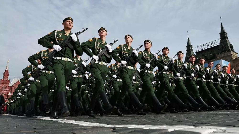 Militaeerparade am 09.05.2026 auf dem Roten Platz in Moskau Wladimir Putin feiert die kuerzeste Parade seit dem Fall der Sowjetunion. Victory Parade on Red Square,Militaerparade am 09.05.2026 auf dem Roten Platz in Moskau. Foto:The Kremlin Moscow via SVEN SIMON Fotoagentur GmbH & Co. Pressefoto KG Prinzess-Luise-Str. 41 45479 M u e l h e i m / R u h r Tel. 0208/9413250 Fax. 0208/9413260 GLS Bank BLZ 430 609 67 Kto. 4030 025 100 IBAN DE75 4306 0967 4030 0251 00 BIC GENODEM1GLS www.svensimon.net Moskau Russland *** Military parade on 09 05 2026 on Red Square in Moscow Vladimir Putin celebrates the shortest parade since the fall of the Soviet Union Victory Parade on Red Square,Military parade on Red Square in Moscow on 0 Poolfoto TheKremlinMoscow-SvenSimon,EDITORIAL USE ONLY No Use Switzerland. No Use Germany. No Use Austria