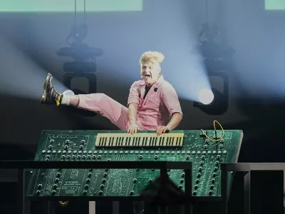 Look Mum No Computer from United Kingdom performs the song "Eins, Zwei, Drei" during the second semifinal of the 70th Eurovision Song Contest in Vienna, Austria, Thursday, May 14, 2026. (AP Photo/Martin Meissner)
