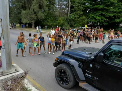 Children block Boyeros Avenue due to a lack of electricity after Cuba's electrical grid suffered a partial collapse early Thursday, cutting power across eastern Cuba, in Havana, Cuba, May 14, 2026. REUTERS/Norlys Perez