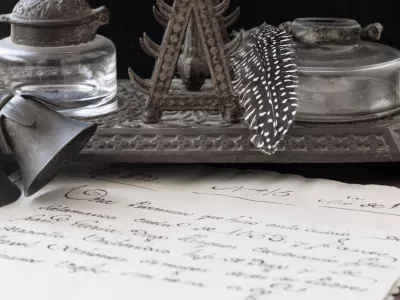 16th century manuscript and writing utensils / Foto: Juanorihuela Getty Images/istockphoto