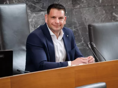 Ljubljana, DZ.Izredna seja DZ, na kateri so obravnavali predlog zakona o interventnih ukrepih za razvoj Slovenije, predlog odloka o ustanovitvi in nalogah delovnih teles DZ ter mandatno-volilne zadeve.Predsednik DZ Zoran Stevanovic.