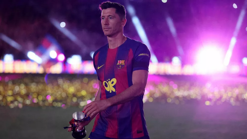 FILE PHOTO: Soccer Football - LaLiga - FC Barcelona v Real Madrid - Spotify Camp Nou, Barcelona, Spain - May 10, 2026 FC Barcelona's Robert Lewandowski celebrates after winning the LaLiga REUTERS/Nacho Doce/File Photo