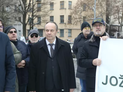 Branko Grims13.01.2026 - spominska slovesnost ob obletnici smrti politika Jožeta Pučnika (1932-2003), osrednja govornika bosta podpredsednik SDS Ale&scaron; Hojs in prvi predsednik slovenske vlade Lojze Peterle; Trg republikeFoto: Luka Cjuha