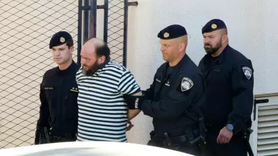 Kristijan Aleksić je osumljen, da je terasi domače hiše ubil 19-letnika, ki mu je dostavil pico. 