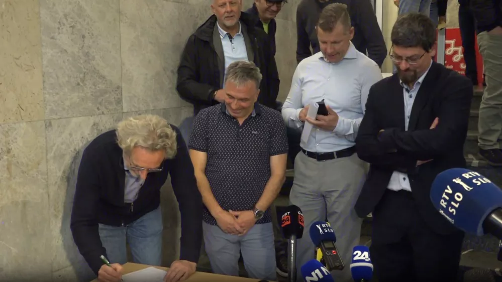 Ljubljana, Dom sindikatov.Skupna novinarska konferenca predstavnikov sindikalnih central o aktivnostih po sprejetju zakona o interventnih ukrepih za razvoj Slovenije.Foto: STA