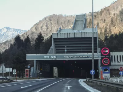 Iskri se zapleta prevzem Asista