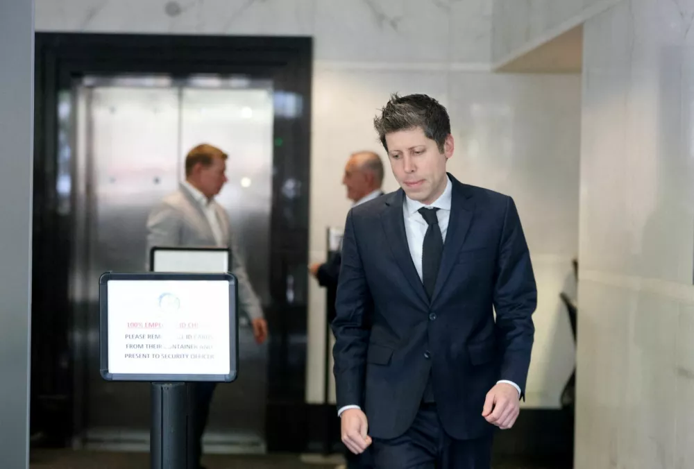 OpenAI CEO Sam Altman arrives at the federal courthouse, as the trial in Elon Musk's lawsuit over OpenAI's for-profit conversion continues, in Oakland, California, U.S., May 14, 2026. REUTERS/Manuel Orbegozo   TPX IMAGES OF THE DAY