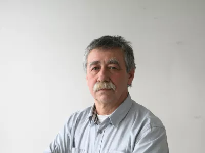 Zoran Senkovič, kolumnist- Dnevnik 2016 - portreti za komentarje in kolumne - kolumnisti - novinarji - novinar - //FOTO: Tomaž Skale / Foto: Tomaž Skale