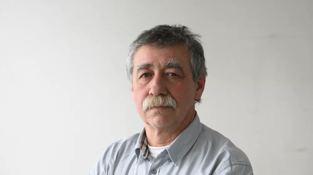 Zoran Senkovič, kolumnist- Dnevnik 2016 - portreti za komentarje in kolumne - kolumnisti - novinarji - novinar - //FOTO: Tomaž Skale / Foto: Tomaž Skale