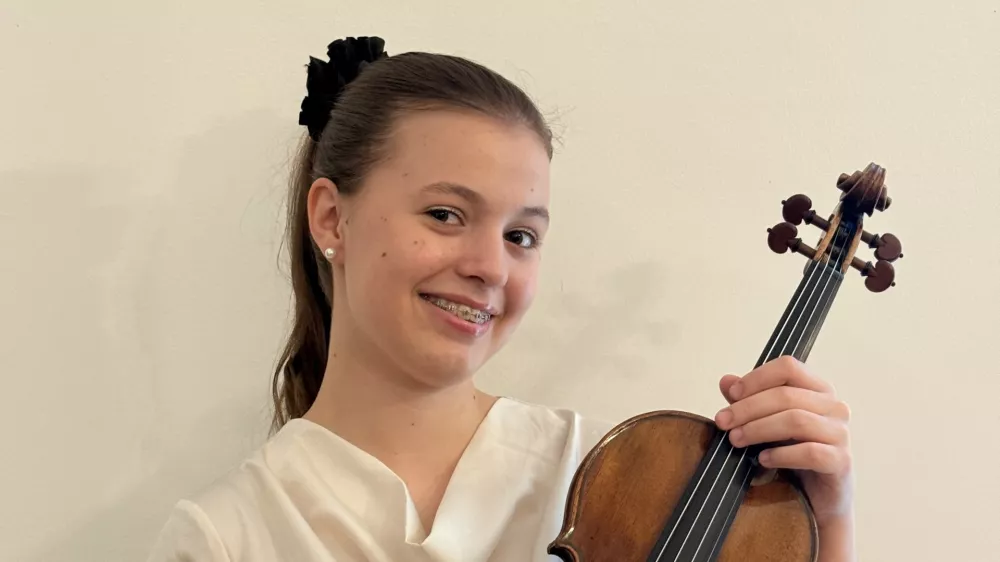 Od plakata v sobi do milijonske violine: neverjetna zgodba na&scaron;e 17-letne violinistke
