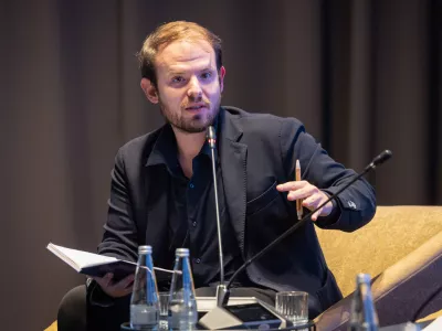 Ljubljana, hotel Grand Plaza.Mednarodni kongres dela z naslovom Razdeljeni svet, zdruzeno delavstvo.Moderator panela Faris Kocan.