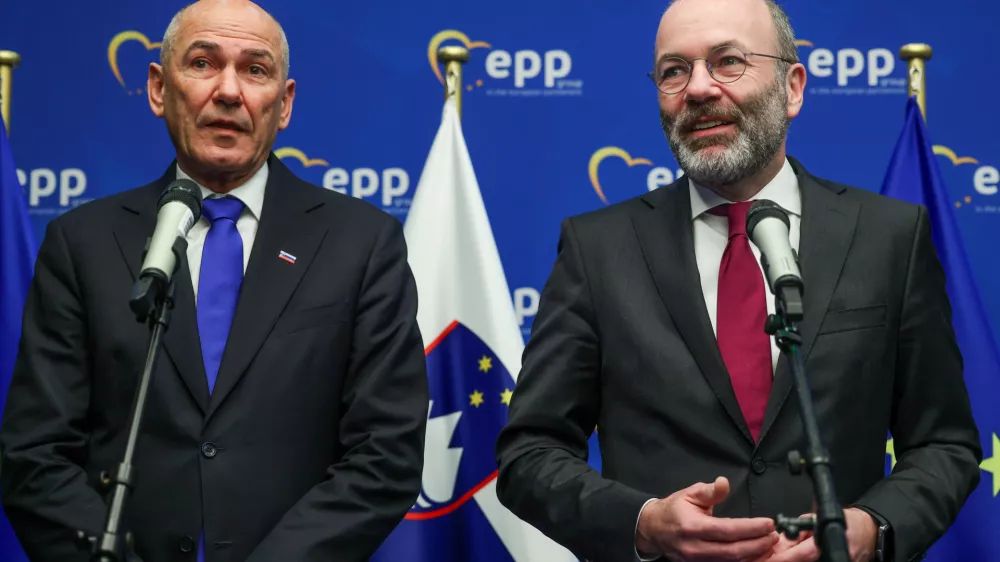 Ljubljana, Hotel InterContinental.Novinarska konferenca v okviru srecanja vodstva politicne skupine Evropske ljudske stranke (EPP) v Ljubljani.Predsednik SDS Janez Jansa in predsednik EPP Manfred Weber.