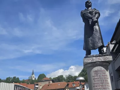 Kalinov usnjar: talec po mnogih letih znova postavljen