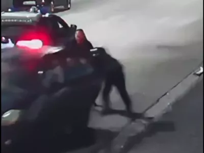 Trenutek, ko je posredovala policija. / Foto: Zajem Zaslona