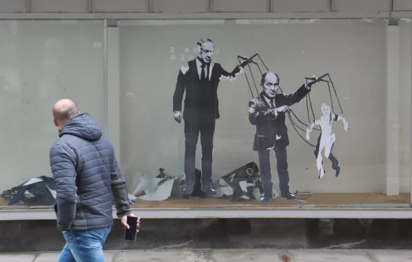 15.04.2026 - simbolična fotografija -Natanjahu, Jan&scaron;a, black cube, grafitFoto: Tomaž Skale