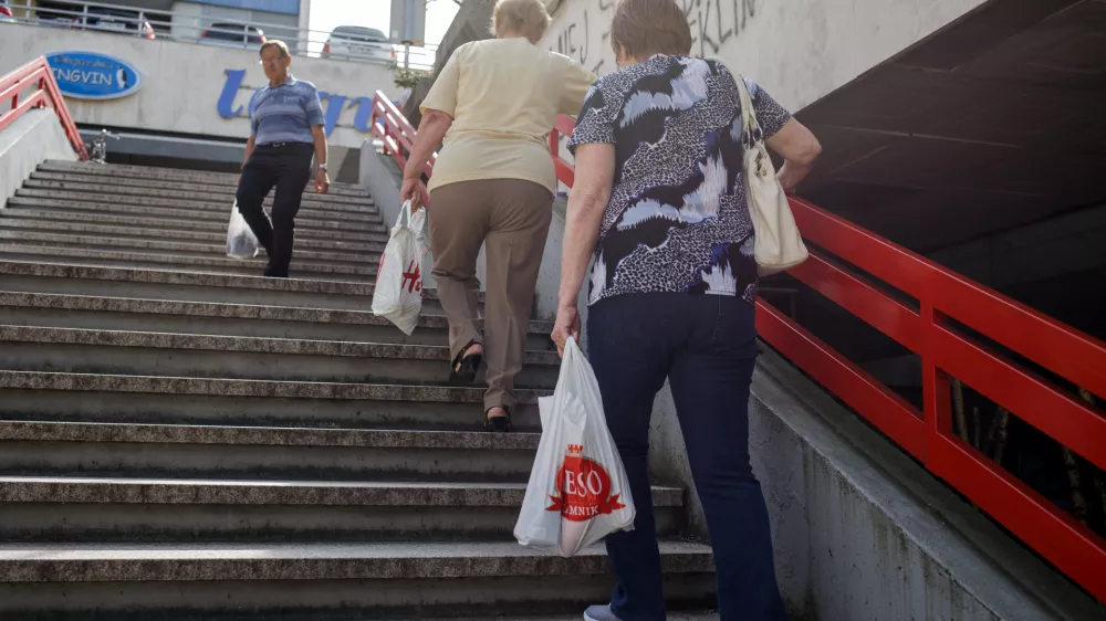 - stopnice - - 28.08.2017 - Linhartov podhod (Plava laguna) pod Dunajsko cesto in Linhartovo ulico - //FOTO: Matjaž Ru&scaron;t
