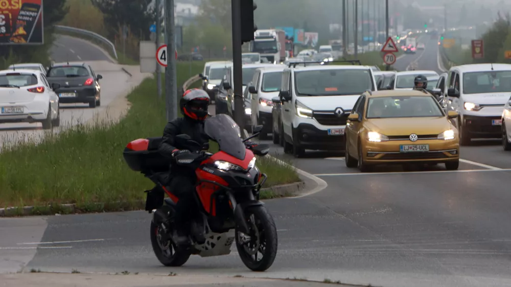 16.04.2026 - simbolična fotografija - kolona, motorist, obvoziFoto: Tomaž Skale