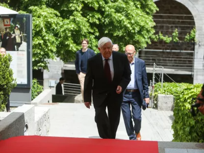 - Milan Kučan, prvi predsednik RS,- 08.05.2026. - Slavnostna seja Mestnega sveta Mestne občine Ljubljana ob Dnevu zmage nad fa&scaron;izmom na kateri so razglasili častna me&scaron;čana in ostale nagrajence MOL in je župan Zoran Janković napovedal vnovično kandidaturo za župana po 20. letih.//FOTO: Bojan Velikonja