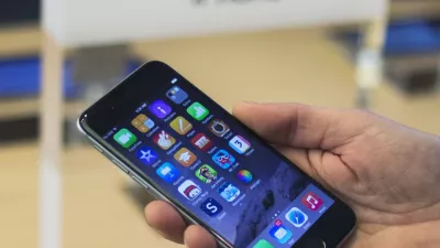 A customer holds an iPhone 6 on display at the Fifth Avenue Apple store on the first day of sales in Manhattan, New York September 19, 2014. Apple Inc's latest phone lured throngs of gadget lovers, entrepreneurs and early adapters to its stores in New York, San Francisco and other cities around the world in the latest sign of strong initial demand for the new, larger generation of iPhones. REUTERS/Adrees Latif (UNITED STATES - Tags: BUSINESS SCIENCE TECHNOLOGY TELECOMS)