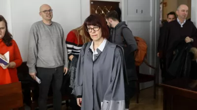 tožilka Marjana Grašič .- 16.10.2020 – izrek sodbe - sojenje Damijanu Jankoviću, Ivanu Mikulinu in Boštjanu Stamejčiču za kazniva dejanja davčne utaje več kot 200 tisoč evrov ter ponareditve in uničenja poslovnih listin pri poslih z dvema luksuznima stanovanjema v Ljubljani in Tolminu  //FOTO: Luka Cjuha