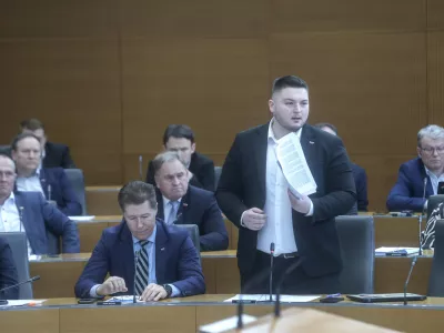 Andrej Poglajen- 03.03.2025 - Predsednik vlade dr. Robert Golob je na 28. redni seji Državnega zbora odgovarjal na ustna poslanska vpra&scaron;anja - parlament, poslanec, poslanci, politika, vlada//FOTO: Jaka Gasar