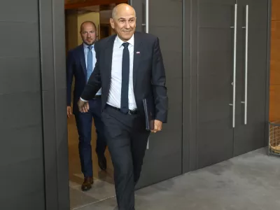 Jernej Vrtovec in Janez Jan&scaron;a22.5.2026 - državni zbor - izredna seja DZ, na kateri bodo obravnavali predlog za izvolitev prvaka SDS Janeza Jan&scaron;e za predsednika vlade;Foto: Luka Cjuha