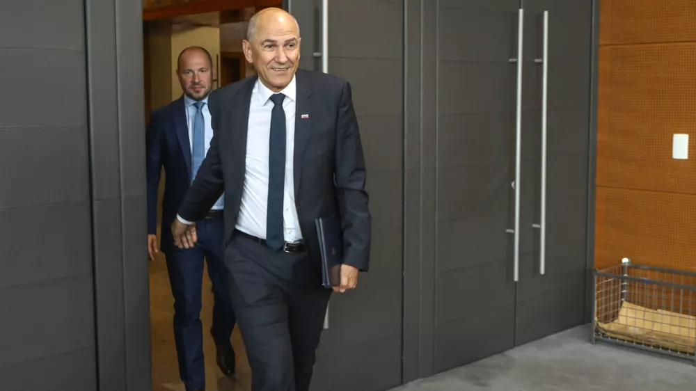 Jernej Vrtovec in Janez Jan&scaron;a22.5.2026 - državni zbor - izredna seja DZ, na kateri bodo obravnavali predlog za izvolitev prvaka SDS Janeza Jan&scaron;e za predsednika vlade;Foto: Luka Cjuha