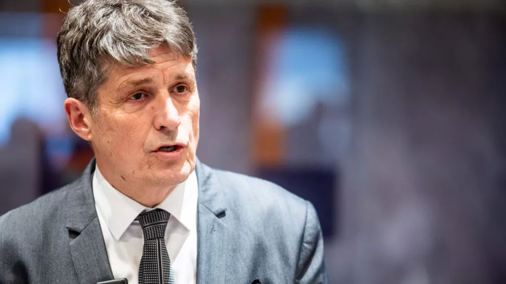 Ljubljana, DZ.Izredna seja DZ, na kateri bodo obravnavali predlog za izvolitev prvaka SDS Janeza Janse za predsednika vlade.Vodja PS Svobode Borut Sajovic.
