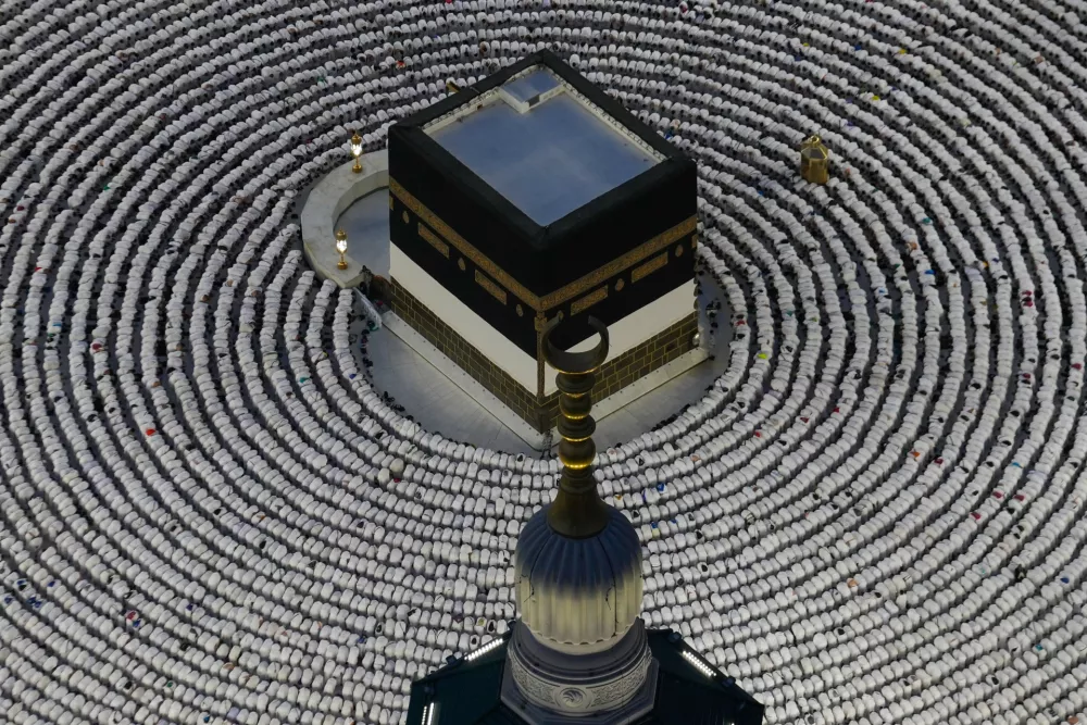 Muslim pilgrims prostrate as they offer evening prayers around the Kaaba, Islam's holiest site in the holy city of Mecca during the annual hajj pilgrimage, Saudi Arabia, Sunday, May 24, 2026. (AP Photo/Altaf Qadri)