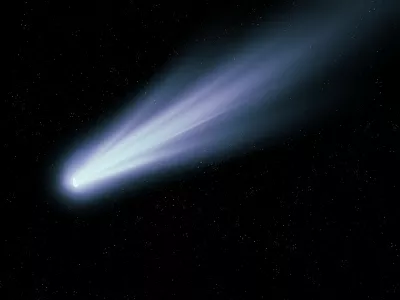Zadnjič je bil Halleyjev komet&nbsp;viden leta 1986. Takrat so ga prvič od blizu fotografirale vesoljske sonde, ki so razkrile njegovo temno jedro, prekrito z ledom, prahom in skalnatimi delci. Slika je simbolična / Foto: Istock
