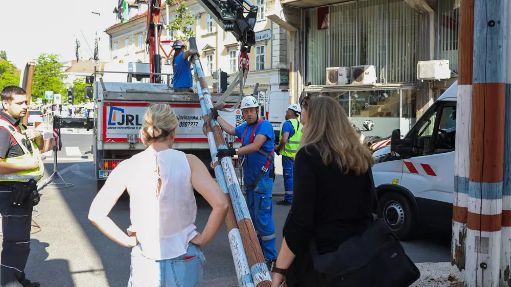 26.05.2026. Podiranje Plečnikovega jamborja na Kapiteljski ulici. Foto: Bojan Velikonja