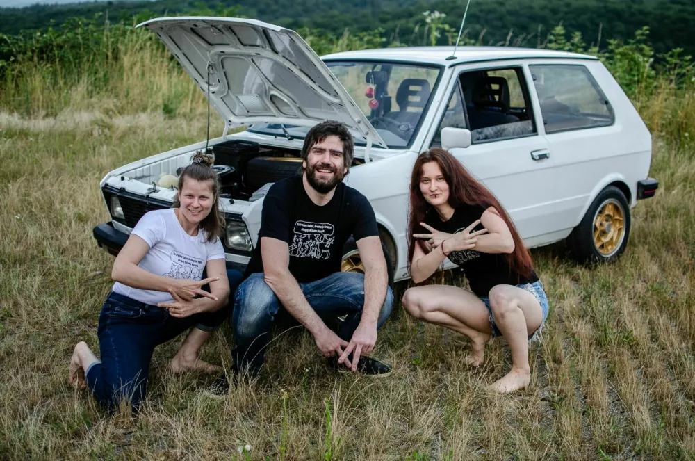 Stari yugo, velik cilj: Blaž Ko&scaron;ir z yugom iz leta 1986 po Nordkappu &scaron;e na Islandijo