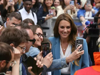 IPA84635476 - Reggio Emilia, visita di Kate Middleton - giorno 1; la principessa accolta dalla folla (Photo by Roberto Brancolini/IPA/Sipa USA)No Use United Kingdom. No Use Italy. No Use Vatican City.
