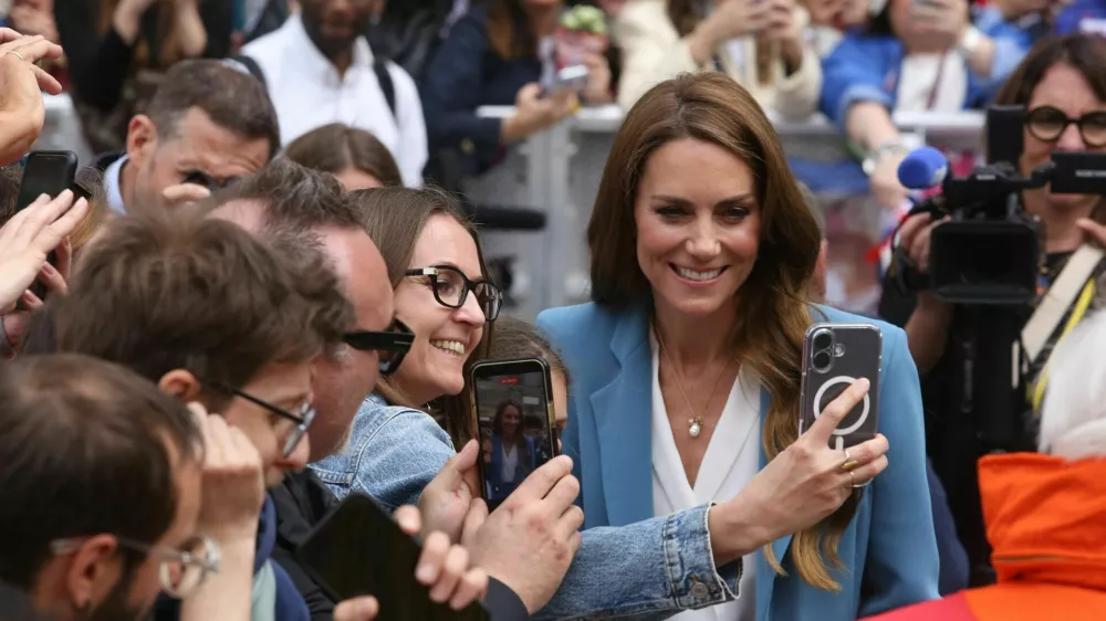 IPA84635476 - Reggio Emilia, visita di Kate Middleton - giorno 1; la principessa accolta dalla folla (Photo by Roberto Brancolini/IPA/Sipa USA)No Use United Kingdom. No Use Italy. No Use Vatican City.