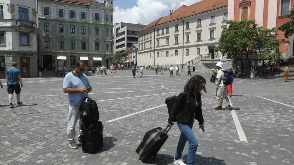 17.06.2024 - turisti v Ljubljani - poletje 2024 - turizem - turistična sezona - kratkoročno oddajanje AirbnbFOTO: Luka Cjuha