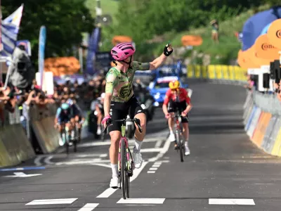 Cycling - Giro d'Italia - Stage 17 - Cassano d'Adda to Andalo - Italy - May 27, 2026 EF Education - EasyPost's Michael Valgren celebrates winning stage 17 REUTERS/Jennifer Lorenzini