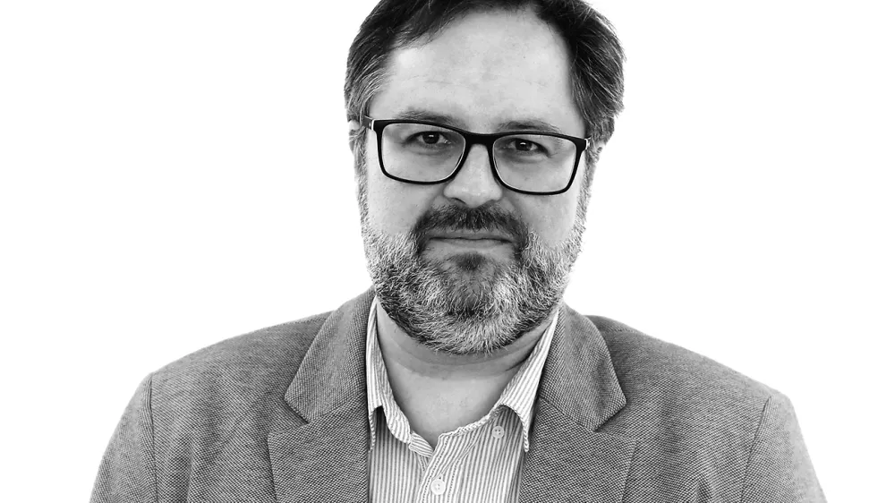 Ale&scaron; Gaube- Redakcija Dnevnik 2024 - portreti za komentarje in kolumne - kolumnisti - komentatorji &ndash; novinarji - portret //FOTO: Luka Cjuha